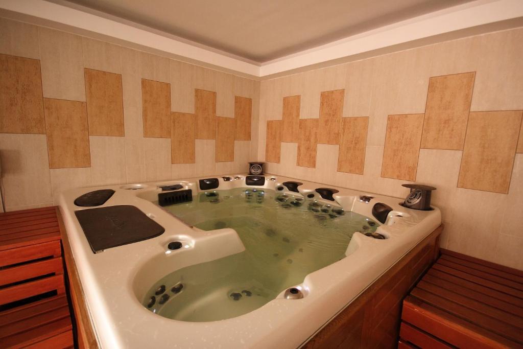 Hajdúszoboszló Panorama Wellness Apartman Hotel מראה חיצוני תמונה